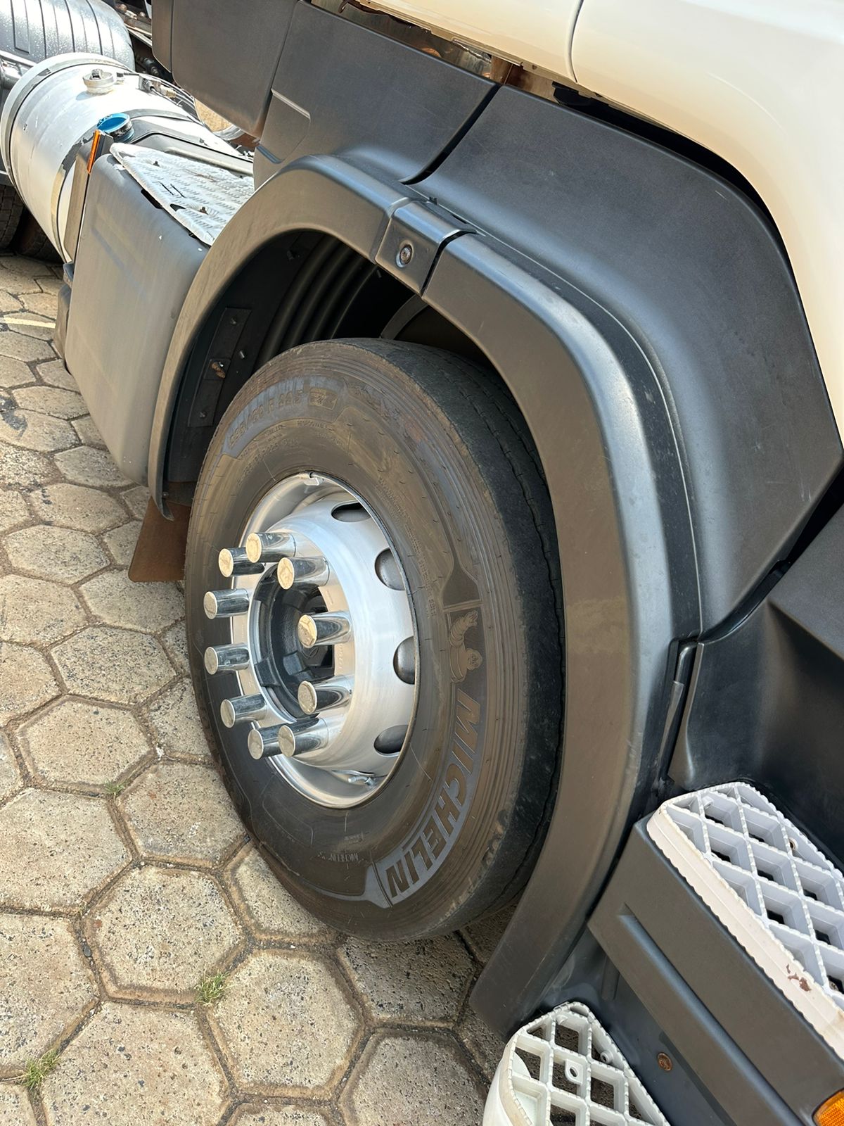 SCANIA R510 - MODELO STREAMLINE - ANO 2018/2019 - - 6X4 - BUG LEVE CANELINHA - TRAÇADA COM SUSPENSAO DE MOLAS - FREIO RE