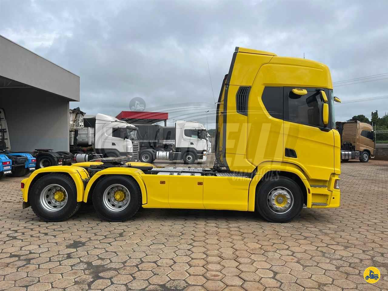 Marca/Modelo: Scania/R540 Ano/Modelo: 21/21 Tração: 6x4 molas Quilometragem: 286k Cor: Amarelo Com Retarder, Gelade