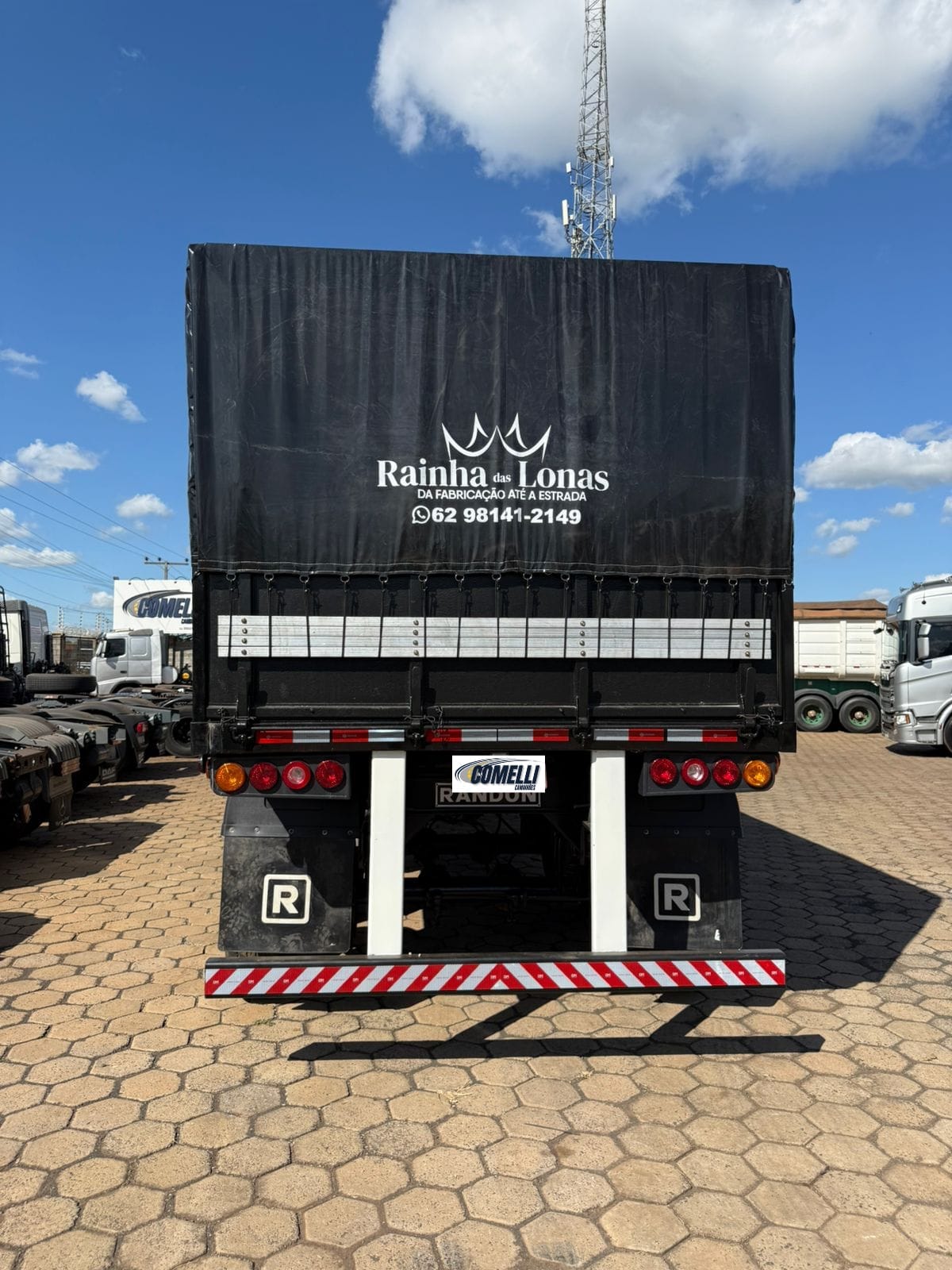 Marca/Modelo: Semi reboque-graneleiro/ Assoalho de madeira Divisões: 12,40 X 1.80m Lona em bom estado Sem pneus Ano 2010