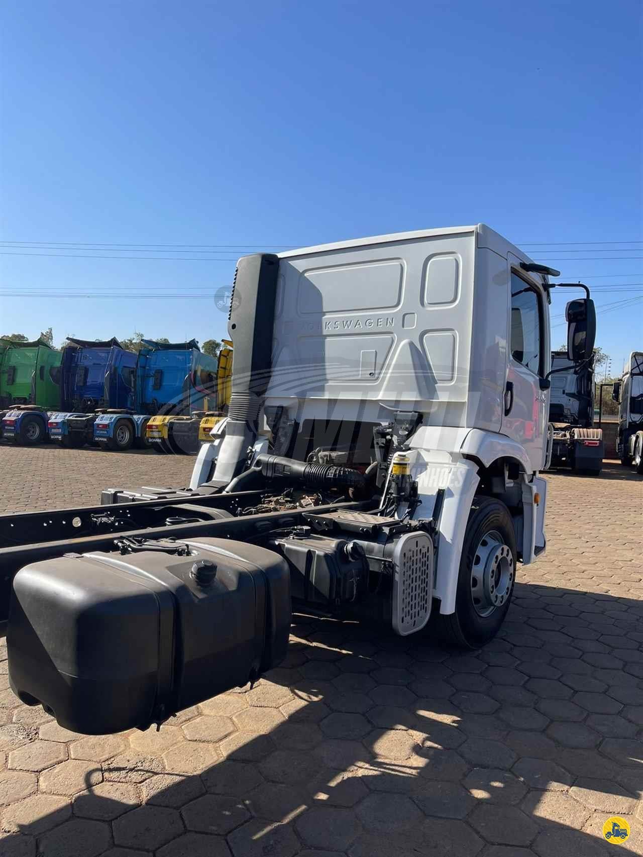 Marca/Modelo: Volkswagem/ Ano/Modelo: 18/19 Tração: 6x2 Quilometragem: 414k Cor: Branco