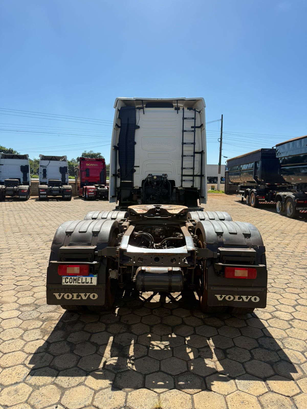 Marca/ Modelo: Volvo FH 540 Ano/Modelo: 21/21 Quilometragem: 498 K Tração: 6x4 Cor: Branco