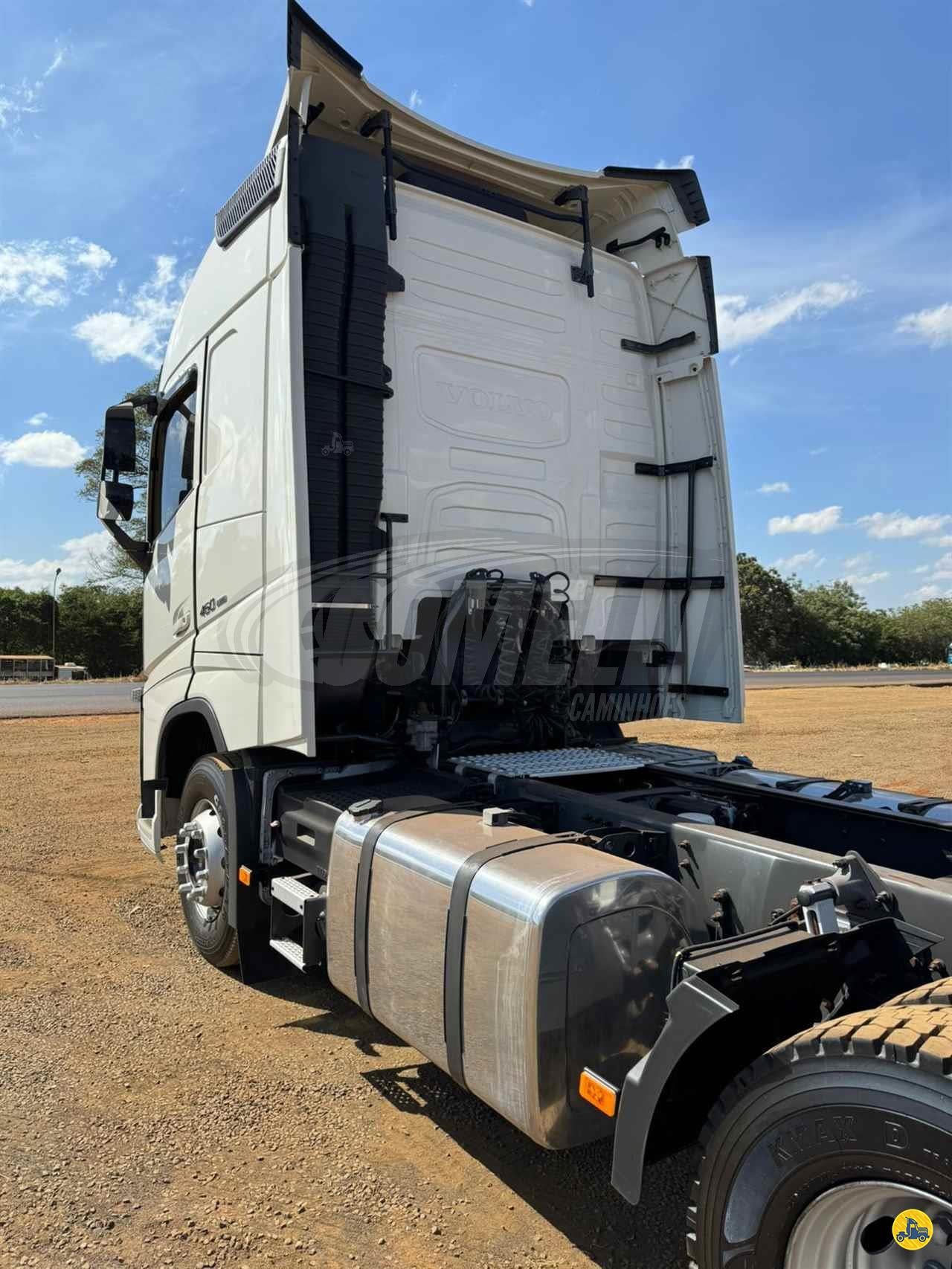 Marca/Modelo: Volvo/FH460 Ano/Modelo: 2020/2021 Tração: 6x2 molas Cor: Branco Quilometragem: 528k Automático, Ar-con