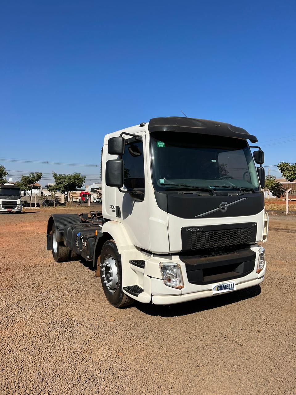 Marca/Modelo: VOLVO/VM 330 Ano/Modelo: 2017/2018 Tração: Toco 4x2 Cor: Branco Quilometragem: 437k Câmbio: Automático