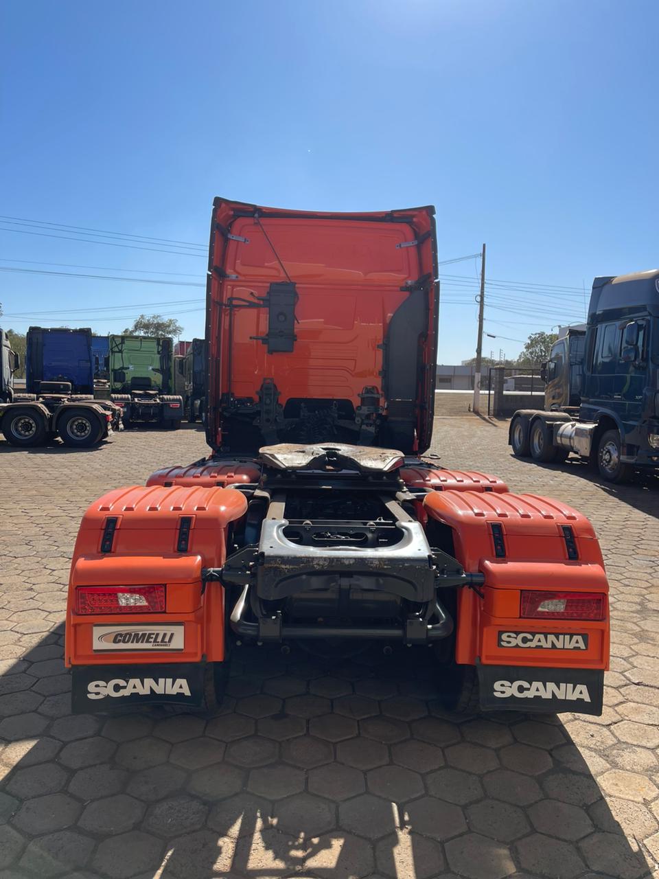 ➡️Marca/Modelo: Scania/R540 ➡️Ano/Modelo: 21/21 ➡️Tração: 6x4 molas ➡️Quilometragem: 308 ➡️Cor: Laranja ➡️Retarder: Sim