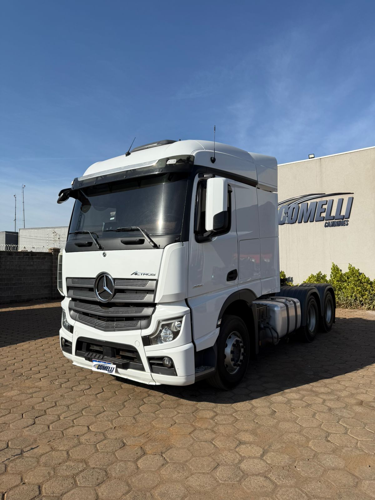 Marca/ Modelo: Mercedez 2651 Ano/Modelo: 22/22 Quilometragem: 265K Tração: 6X4 Cor: Branco