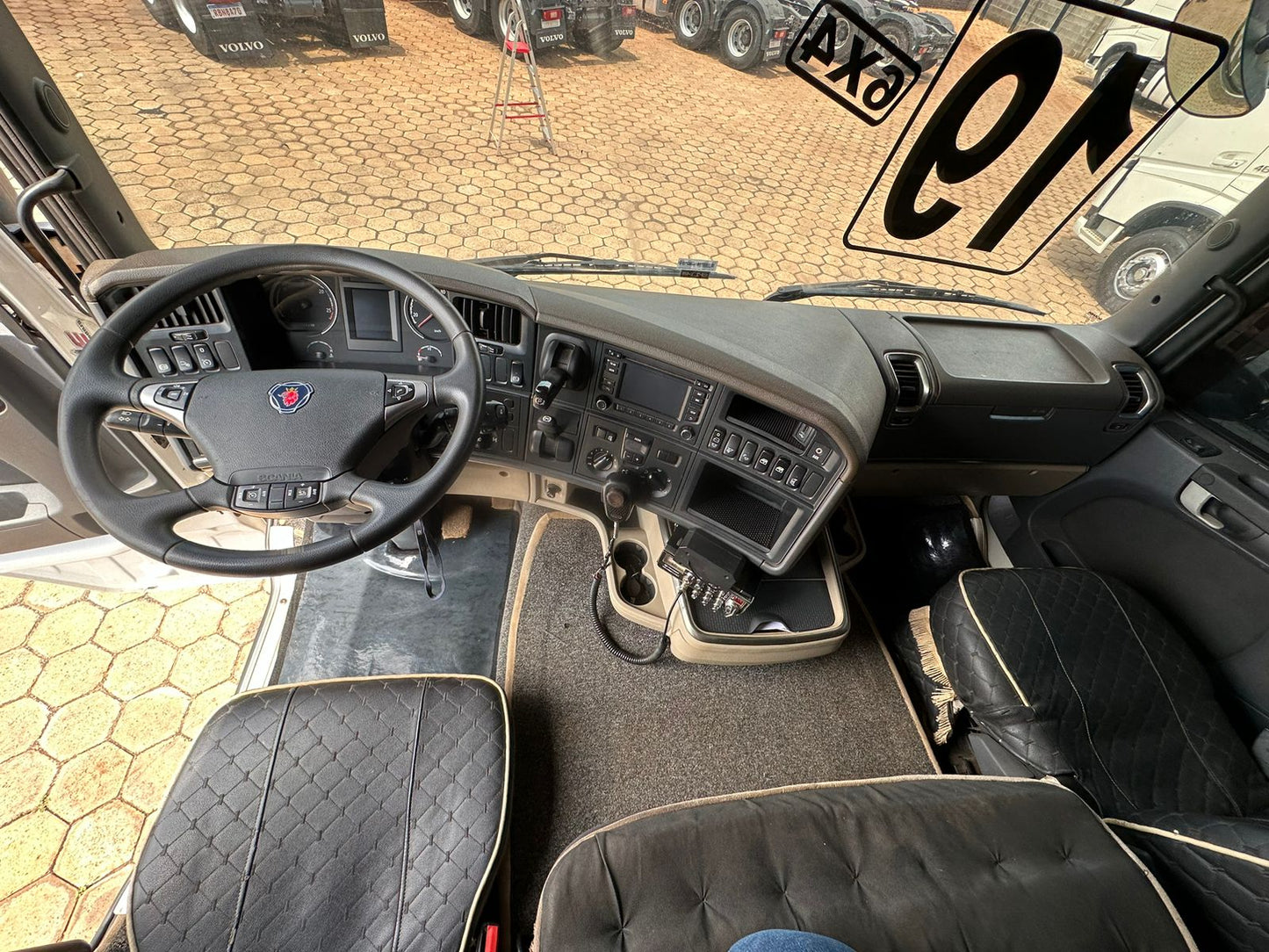 SCANIA R510 - MODELO STREAMLINE - ANO 2018/2019 - - 6X4 - BUG LEVE CANELINHA - TRAÇADA COM SUSPENSAO DE MOLAS - FREIO RE