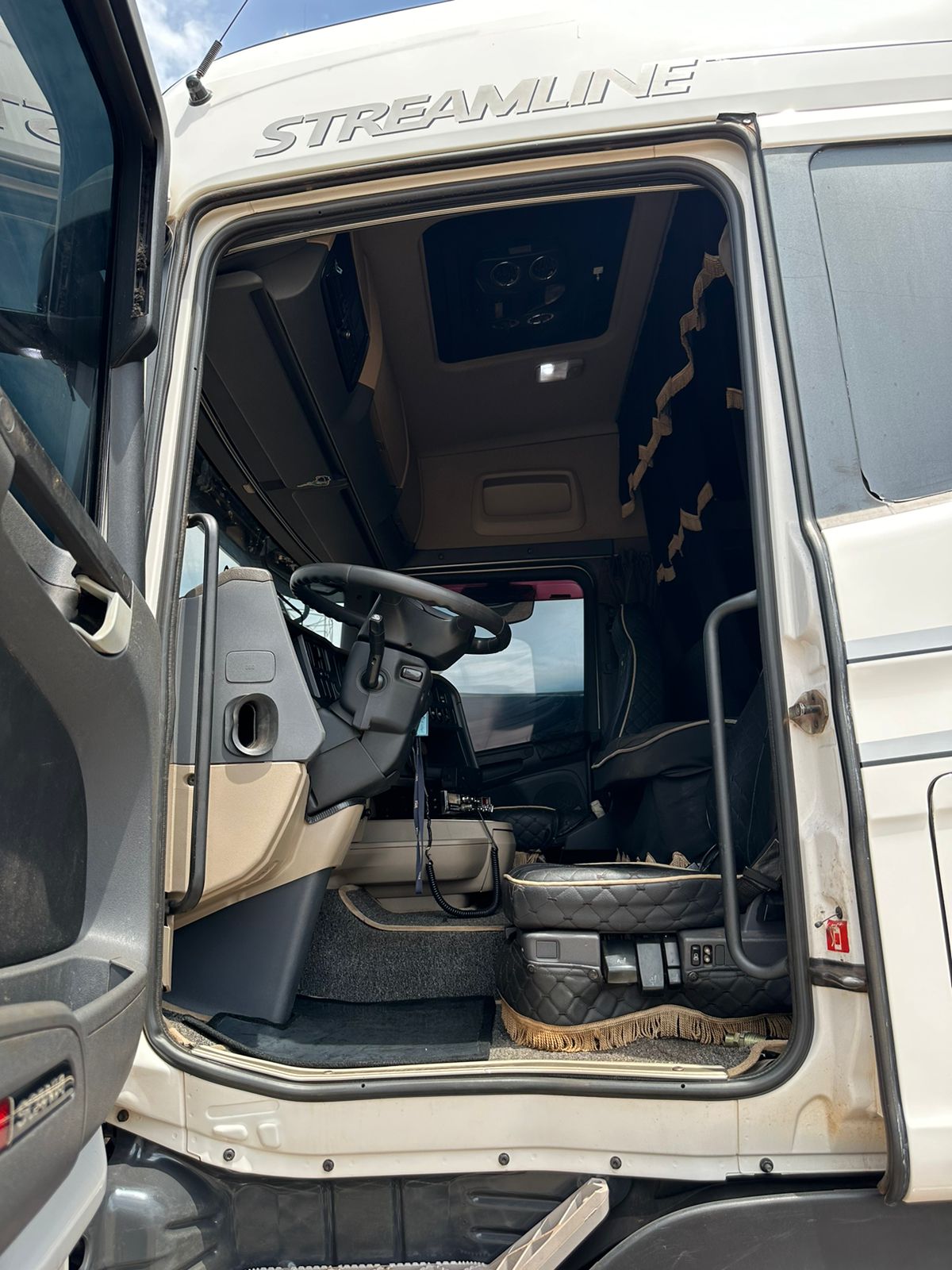 SCANIA R510 - MODELO STREAMLINE - ANO 2018/2019 - - 6X4 - BUG LEVE CANELINHA - TRAÇADA COM SUSPENSAO DE MOLAS - FREIO RE