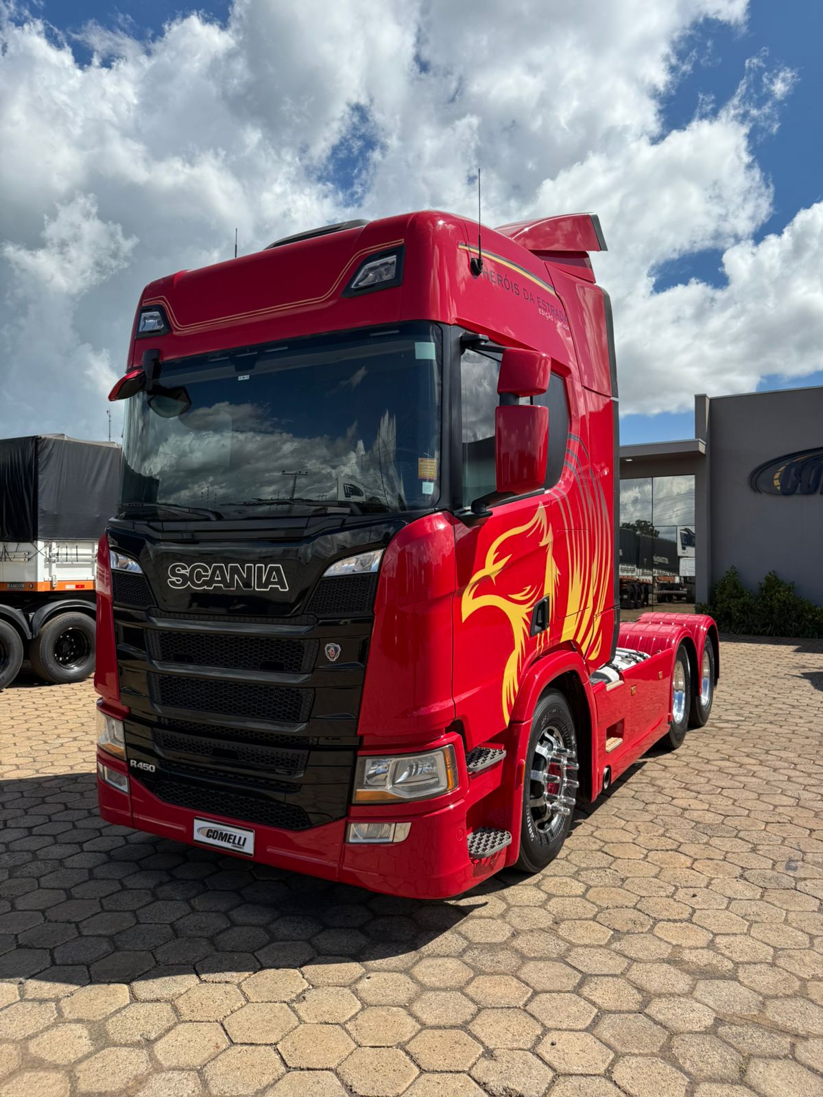 Marca/Modelo: Scania/540 Ano/Modelo: 21/22 Tração: 6x2 molas Quilometragem: 574k Cor: Vermelha