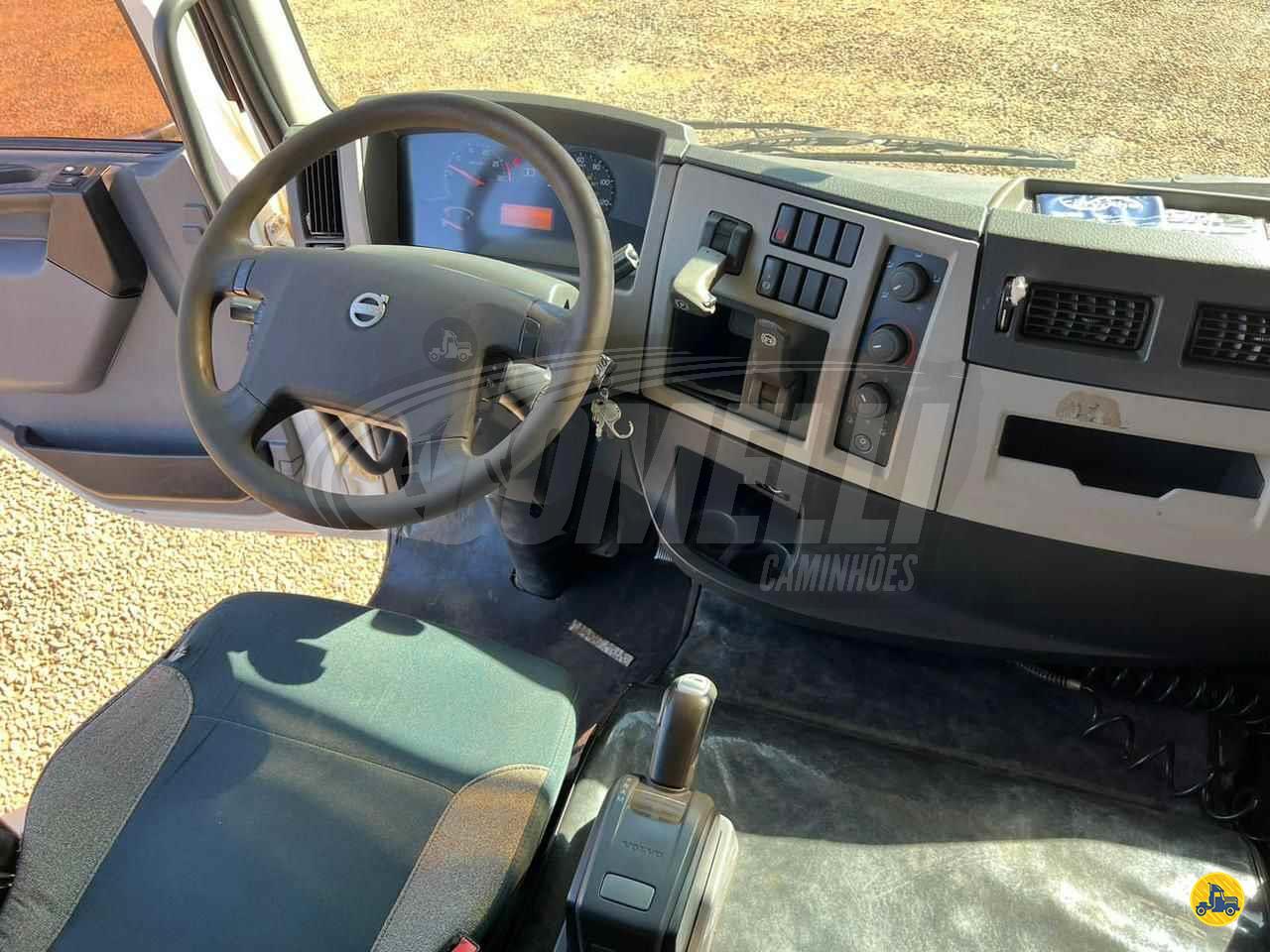 Marca/Modelo: Volvo VM 330 Ano/Modelo: 17/18 Tração: 4x2 molas Quilometragem: 437k Cor: Branco