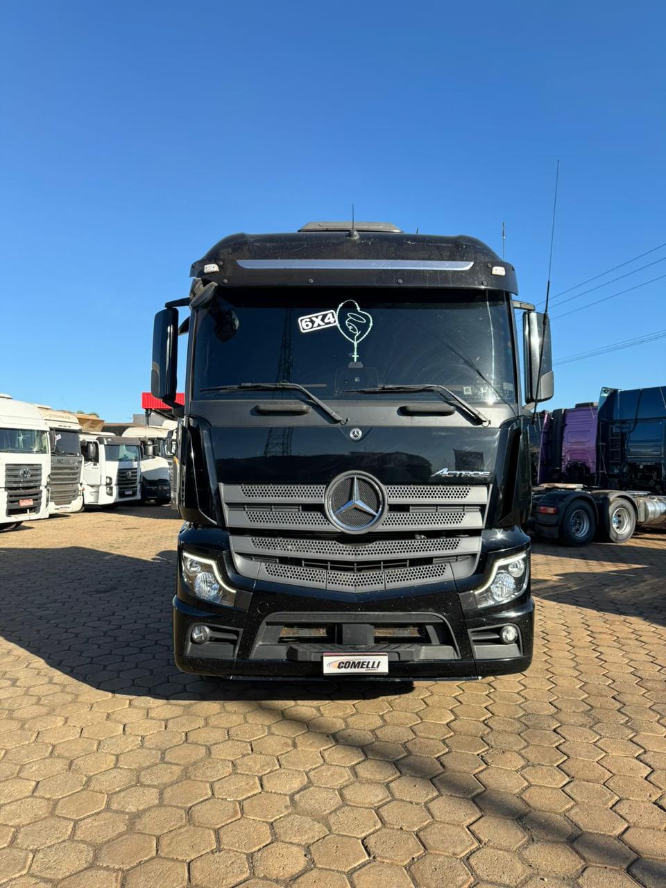 Marca/Modelo: Mercedes Benz /2651 Ano/Modelo: 2022/2022 Quilometragem: 163k Tração 6x4 Cor: Preto Suspensão de Mola