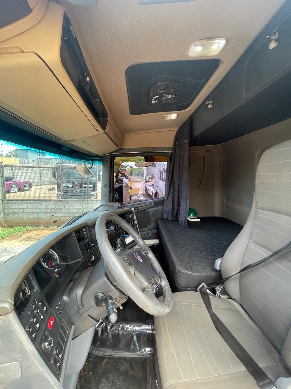 Conjunto Scania R440+ Bitrenzão Randon / Ano/Modelo: 17/17 Tração: 6x4 molas Suspensão pneumática Quilomet