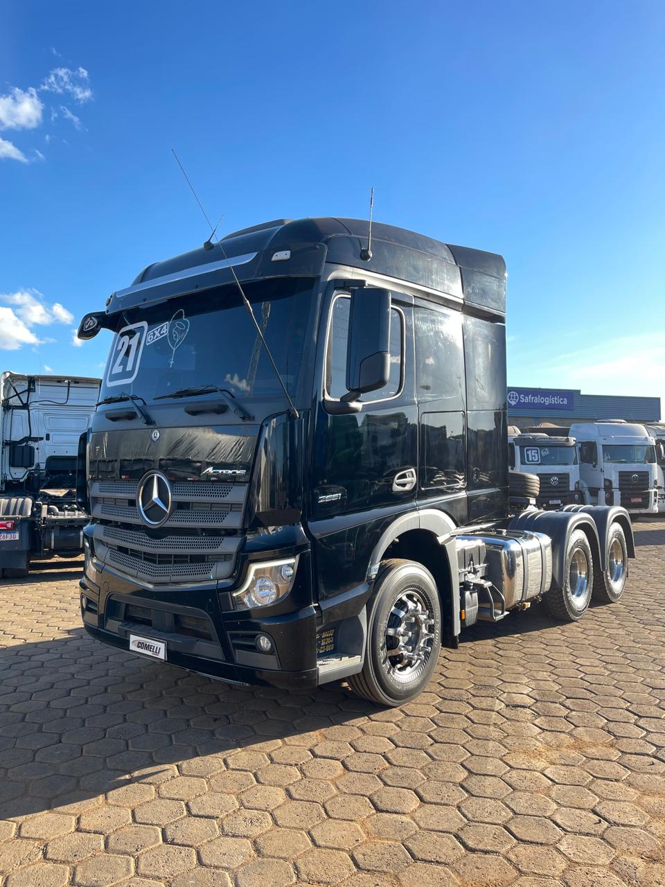 Marca/Modelo: Mercedes Benz /2651 Ano/Modelo: 2022/2022 Quilometragem: 163k Tração 6x4 Cor: Preto Suspensão de Mola