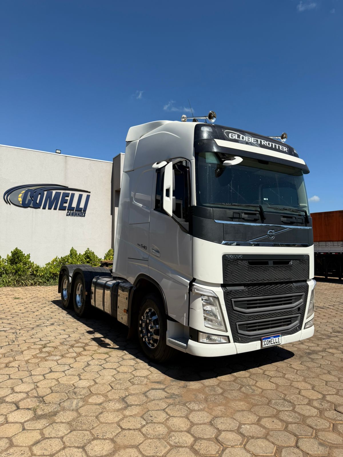 Marca/ Modelo: Volvo FH 540 Ano/Modelo: 21/21 Quilometragem: 498 K Tração: 6x4 Cor: Branco