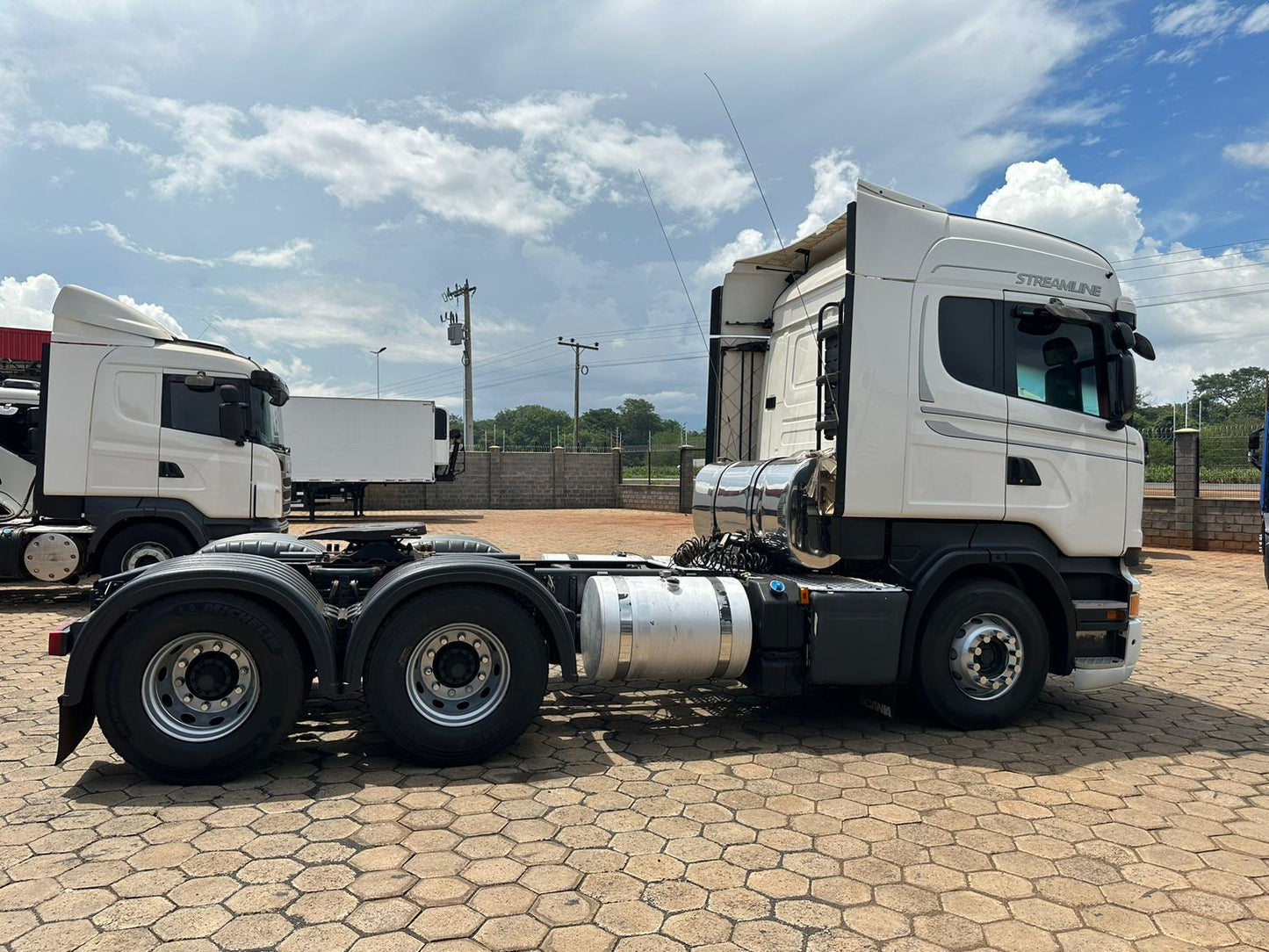 SCANIA R510 - MODELO STREAMLINE - ANO 2018/2019 - - 6X4 - BUG LEVE CANELINHA - TRAÇADA COM SUSPENSAO DE MOLAS - FREIO RE