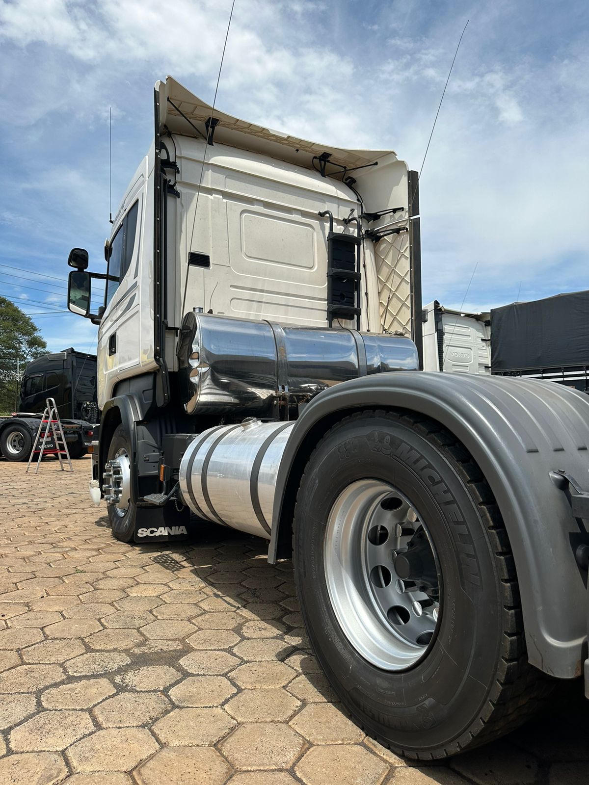 SCANIA R510 - MODELO STREAMLINE - ANO 2018/2019 - - 6X4 - BUG LEVE CANELINHA - TRAÇADA COM SUSPENSAO DE MOLAS - FREIO RE