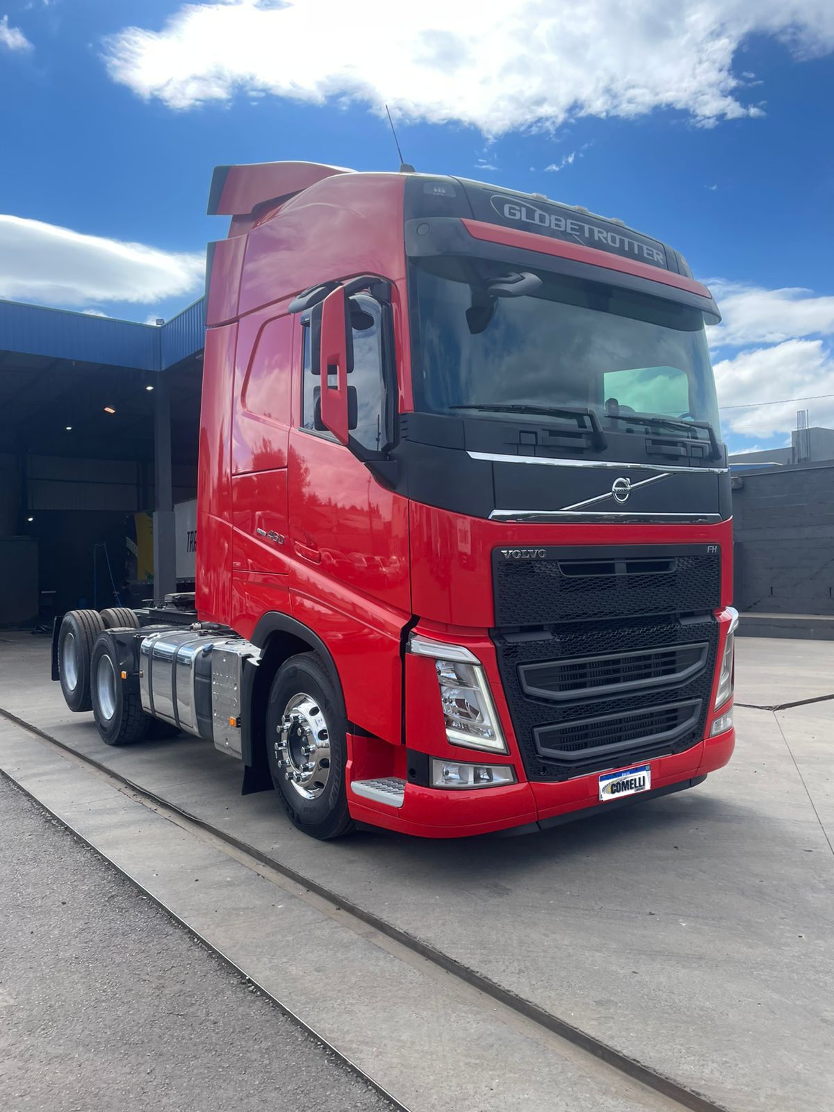 Marca/Modelo: Volvo FH 460 Ano/Modelo: 21/21 Tração: 6x2 molas Quilometragem: 473k Cor: Vermelho