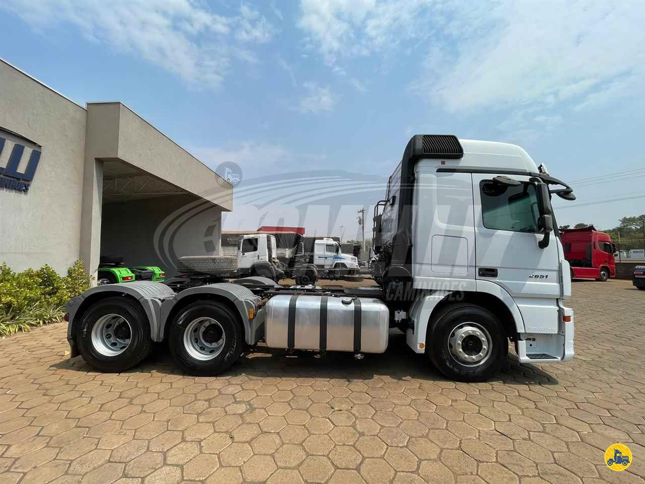 Marca/Modelo: Mercedez benz MB-2651/ Ano/Modelo: 20/20 Tração: 6x4 molas Cor: Branco