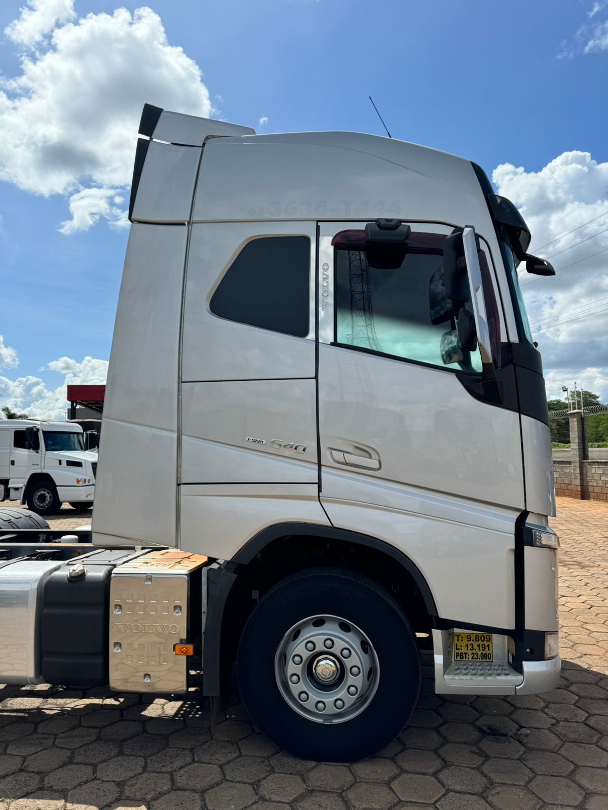 Marca/ Modelo: Volvo FH 460 Ano/Modelo: 19/20 Quilometragem: 660 K Tração: 6x4 Cor: Prata