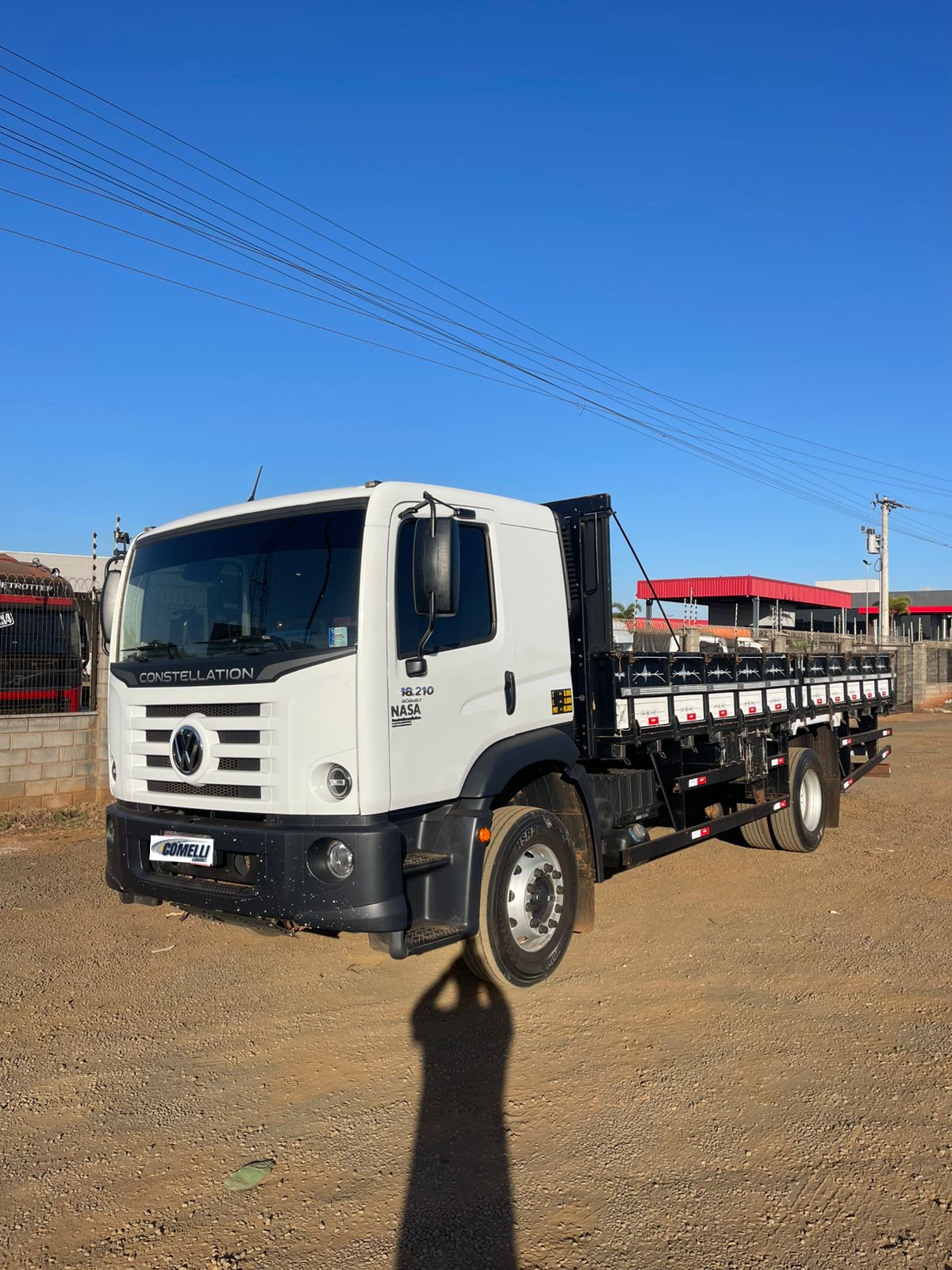 Marca/ Modelo: Volkwagem 18.210 Ano/Modelo: 23/24 Quilometragem: 55K Tração: 4X2 Cor: Branco