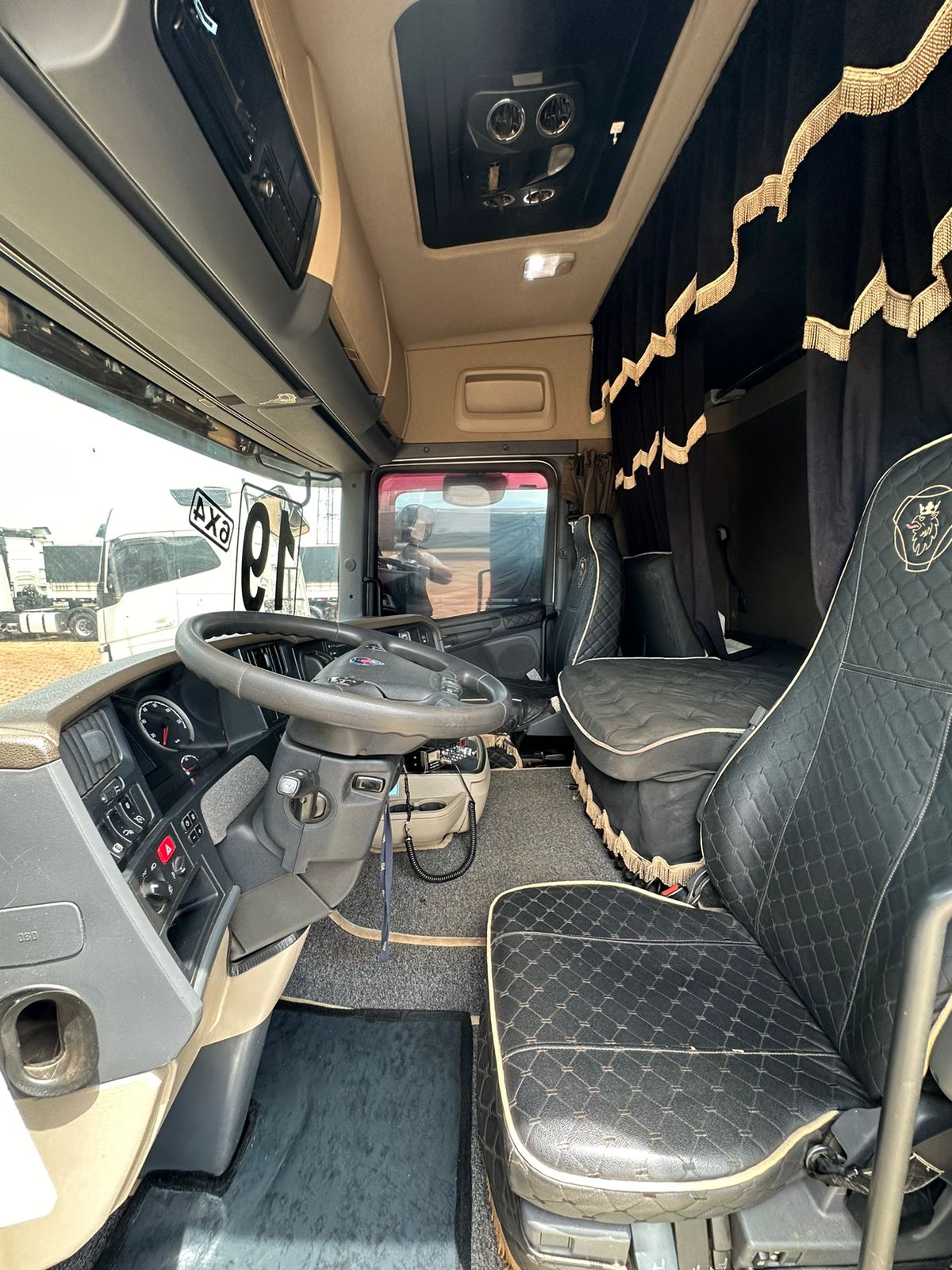 SCANIA R510 - MODELO STREAMLINE - ANO 2018/2019 - - 6X4 - BUG LEVE CANELINHA - TRAÇADA COM SUSPENSAO DE MOLAS - FREIO RE