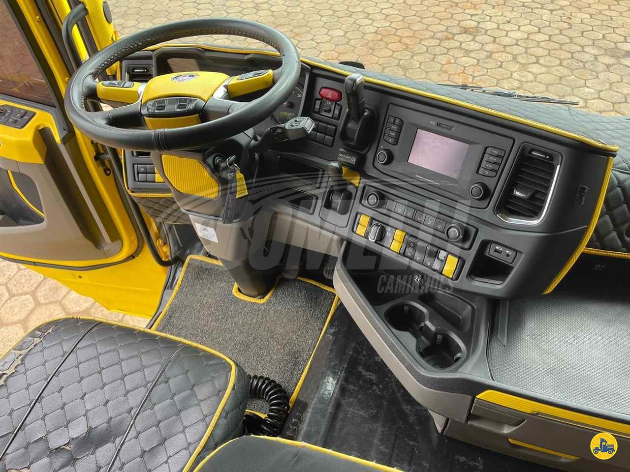 Marca/Modelo: Scania/R540 Ano/Modelo: 21/21 Tração: 6x4 molas Quilometragem: 286k Cor: Amarelo Com Retarder, Gelade