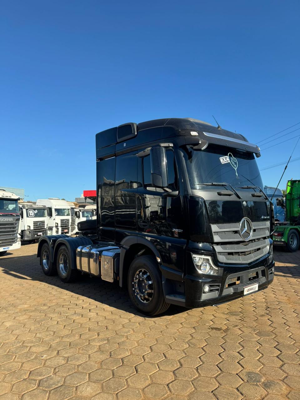 Marca/Modelo: Mercedes Benz /2651 Ano/Modelo: 2022/2022 Quilometragem: 163k Tração 6x4 Cor: Preto Suspensão de Mola
