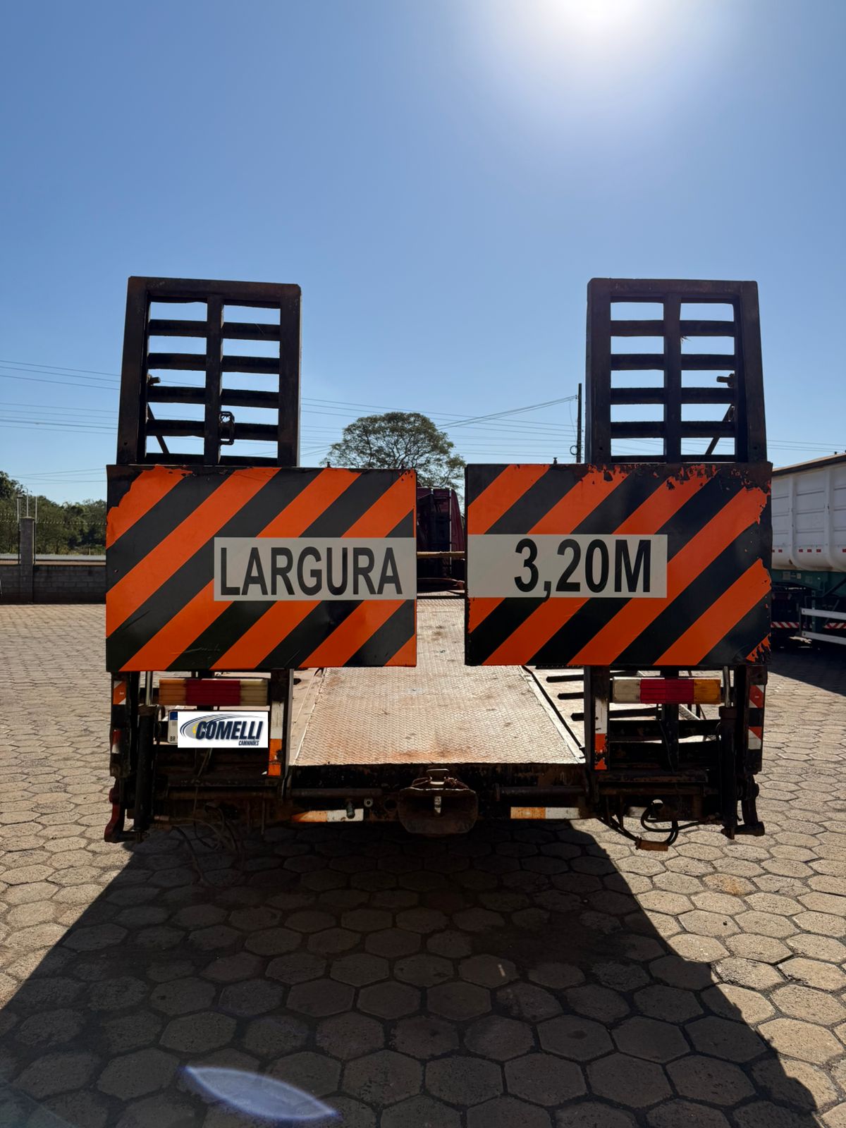 Marca/ Modelo: Ford cargo 2428+Prancha Ano/Modelo: 11/12 Quilometragem: 926K Tração: 6X2 Cor: Vermelho