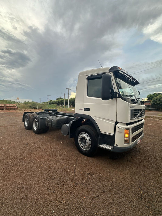 Marca/Modelo: Volvo FM 480/ Ano/Modelo: 10/10 Tração: 6x4 Cor: Branco