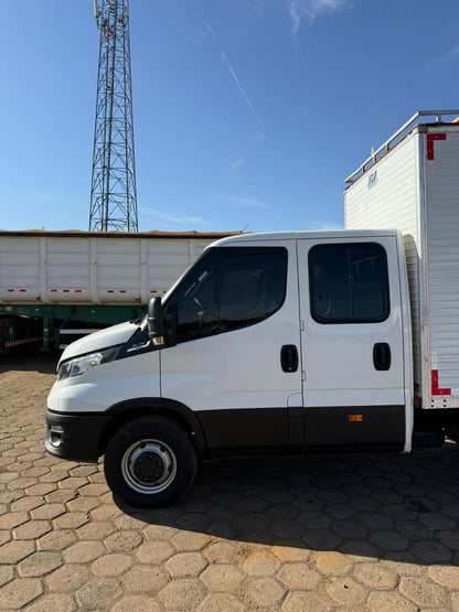 Marca/Modelo: Caminhão Iveco Daily 45-170/ Ano/Modelo: 21/22 Tração: 4x2 Quilometragem: 80K