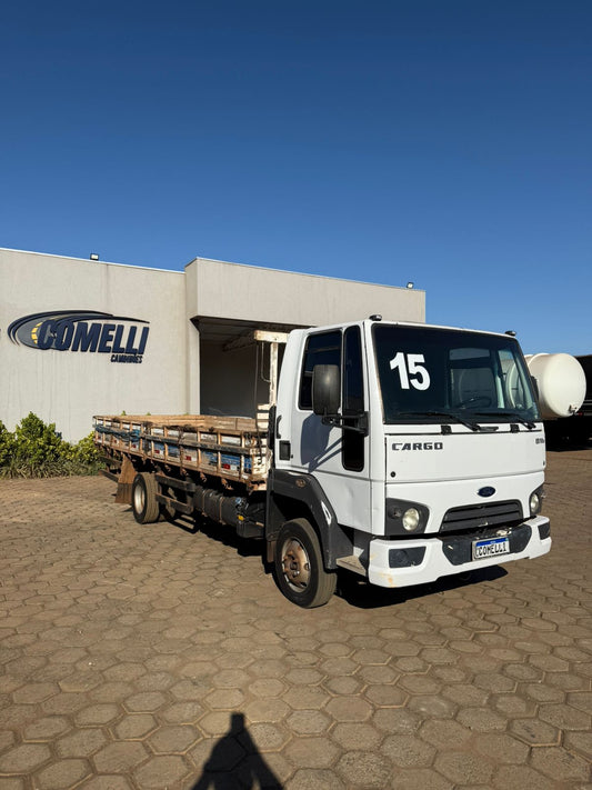 Marca/ Modelo: Ford cargo 816 Ano/Modelo: 15/15 Quilometragem: 175K Tração: 3/4 4x2Cor: Branco