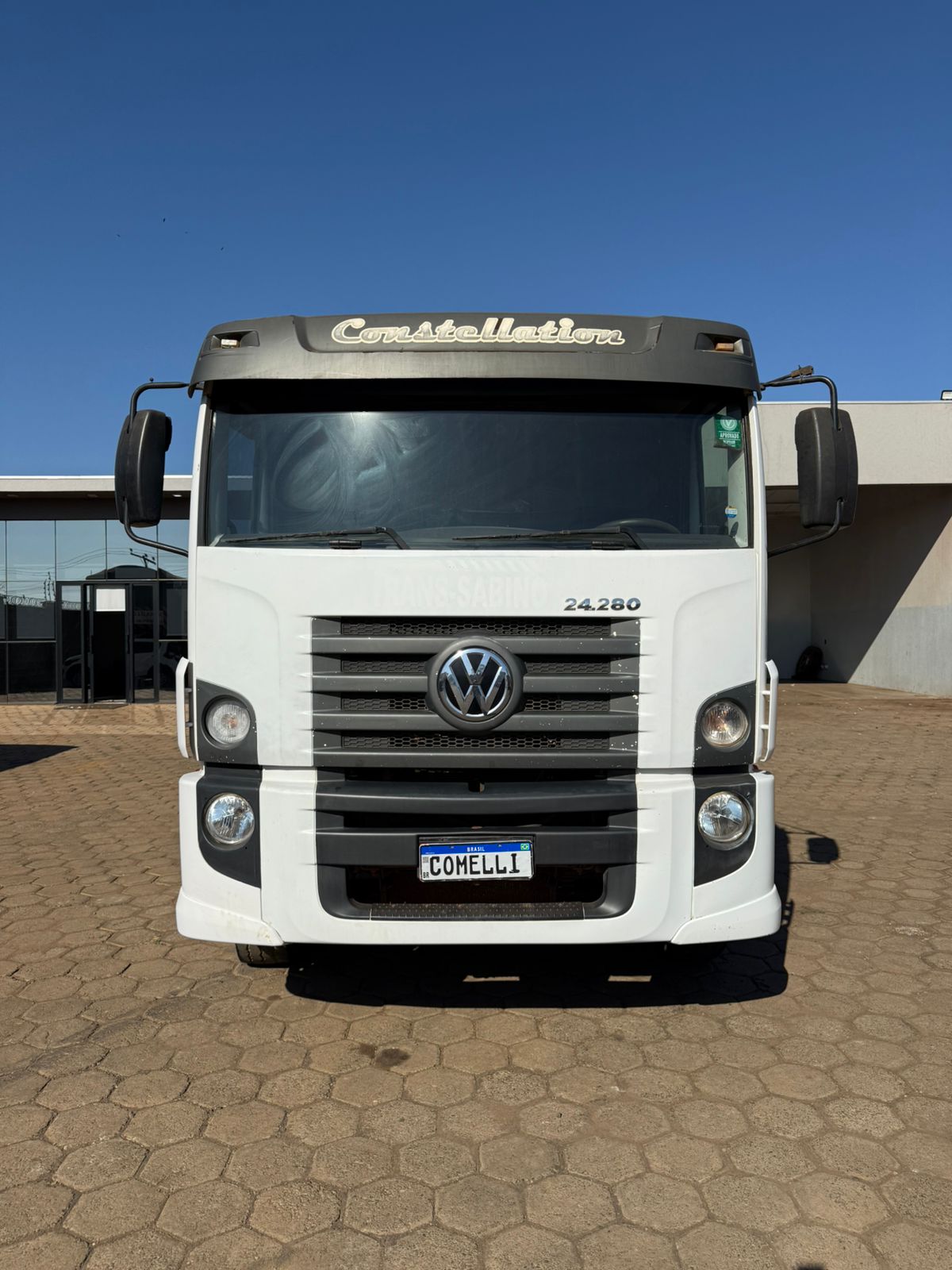 Marca/ Modelo:Ford cargo 816s Ano/Modelo: 15/15 Tração: 3/4 4X2 Cor: Branco