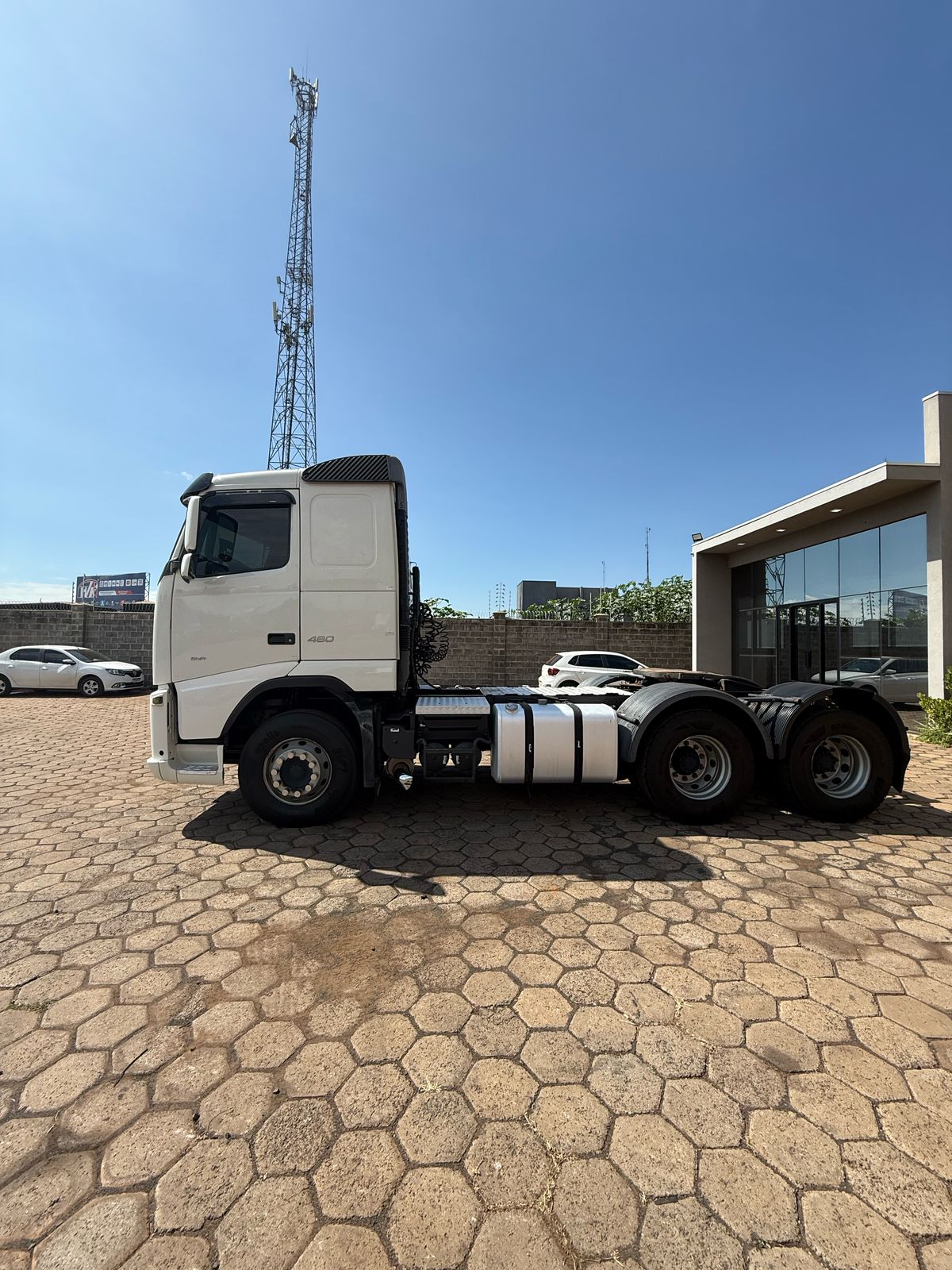 Volvo FH 460/ Ano/Modelo: 13/14 Tração: 6x4 Quilometragem: 721K
