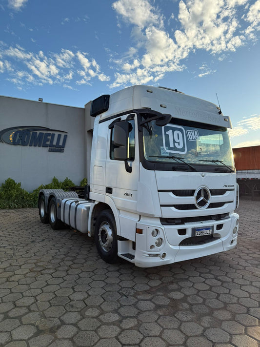 Marca/Modelo: Mercedez benz MB-2651/ Ano/Modelo: 20/20 Tração: 6x4 molas Cor: Branco