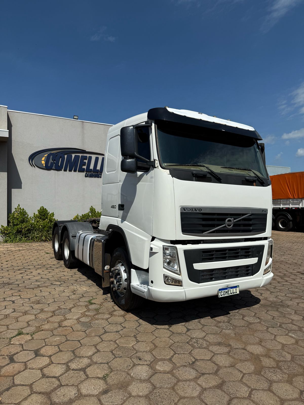 Volvo FH 460/ Ano/Modelo: 13/14 Tração: 6x4 Quilometragem: 721K