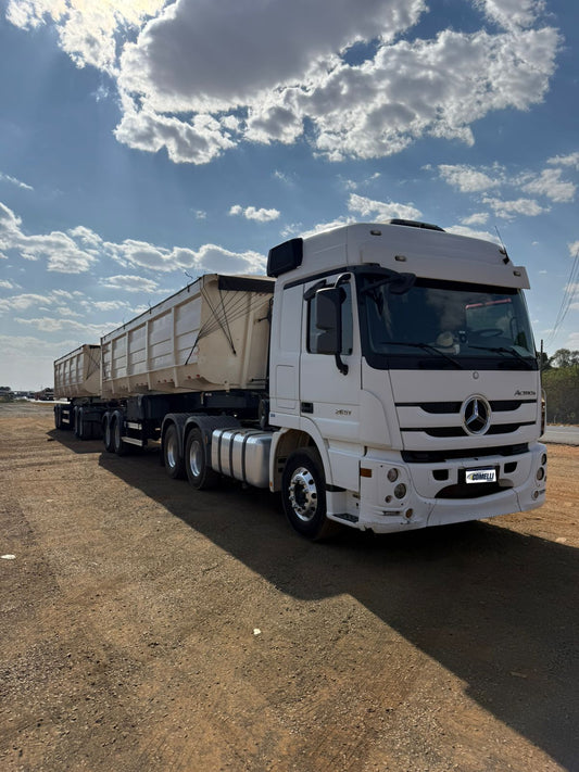 Marca/ Modelo:  Mercedes-Benz Actros + Rodocaçamba Fachini Ano/Modelo: 18/18 Quilometragem: 447K Tração: 6X4 Cor: Branco