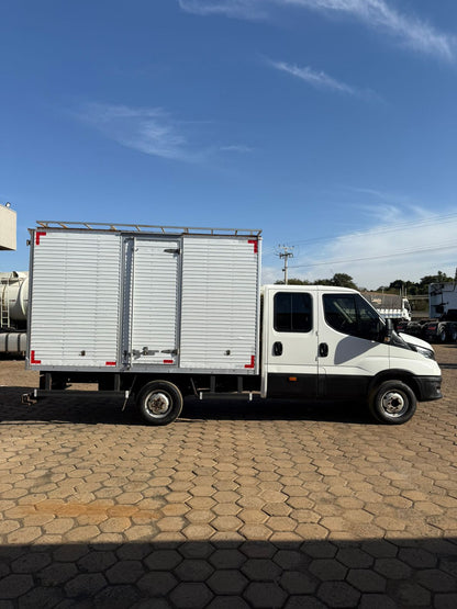 Marca/Modelo: Caminhão Iveco Daily 45-170/ Ano/Modelo: 21/22 Tração: 4x2 Quilometragem: 80K