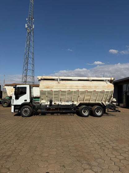 Marca/Modelo: Caminhão Iveco Tector 24280/ Ano/Modelo:  22/23 Tração: 6x2 Quilometragem: 150k