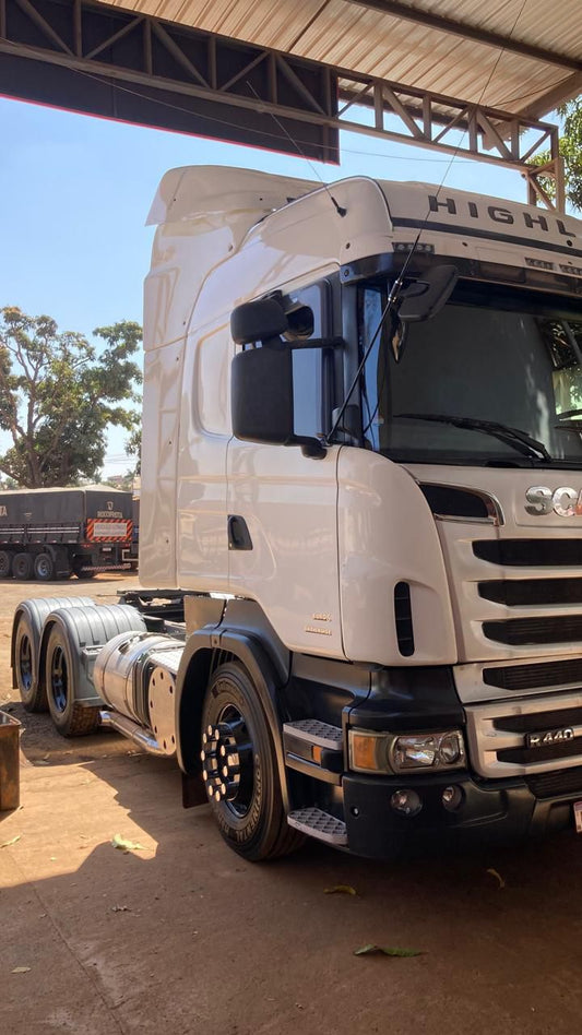Modelo: Scania R440 Highline Ano/Modelo: 13/13 Tração: 6x4 Cor: Branco Quilometragem: 820 K