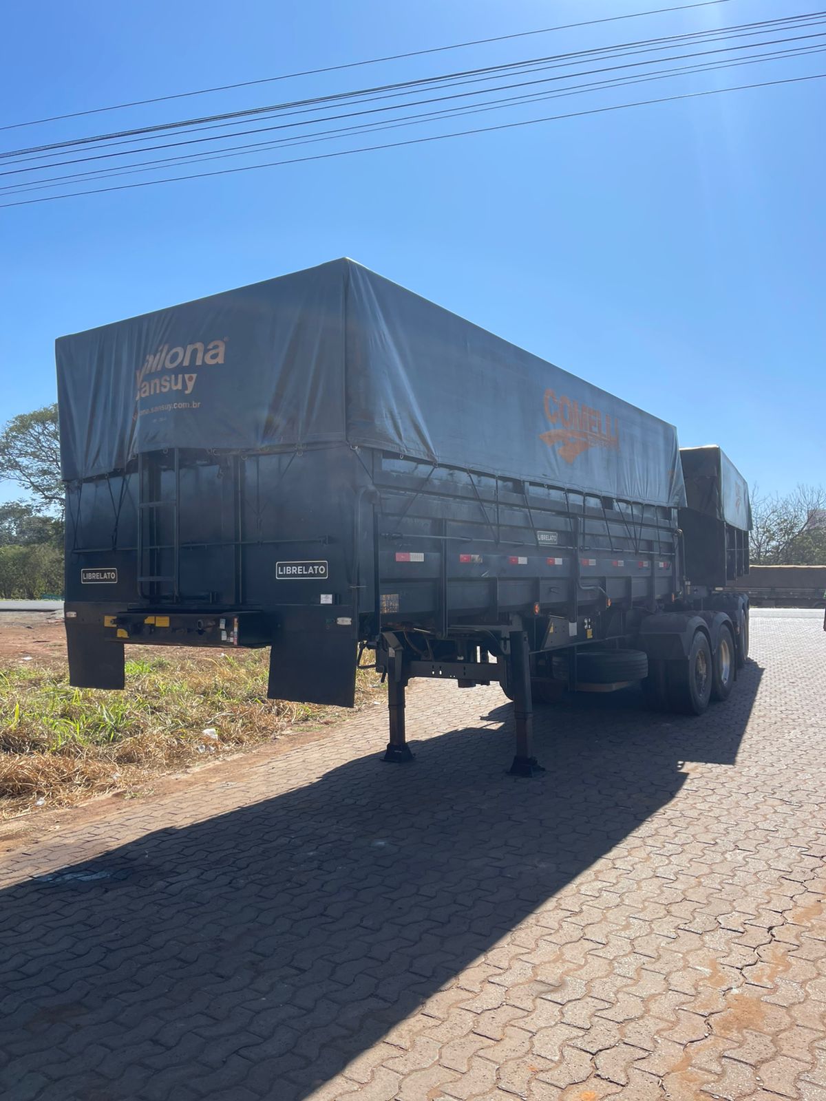 Marca/Modelo: Carreta Bitrem Graneleiro/ Ano/Modelo: 22/22 Cor: Preto