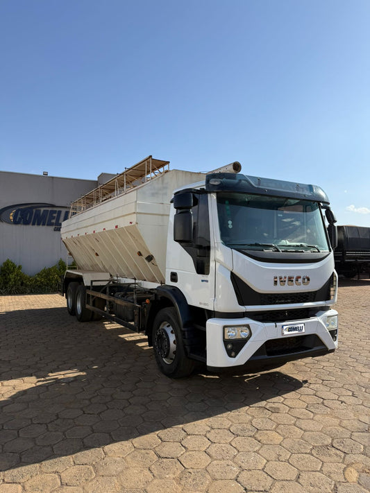 Marca/Modelo: Caminhão Iveco Tector 24280/ Ano/Modelo:  22/23 Tração: 6x2 Quilometragem: 150k