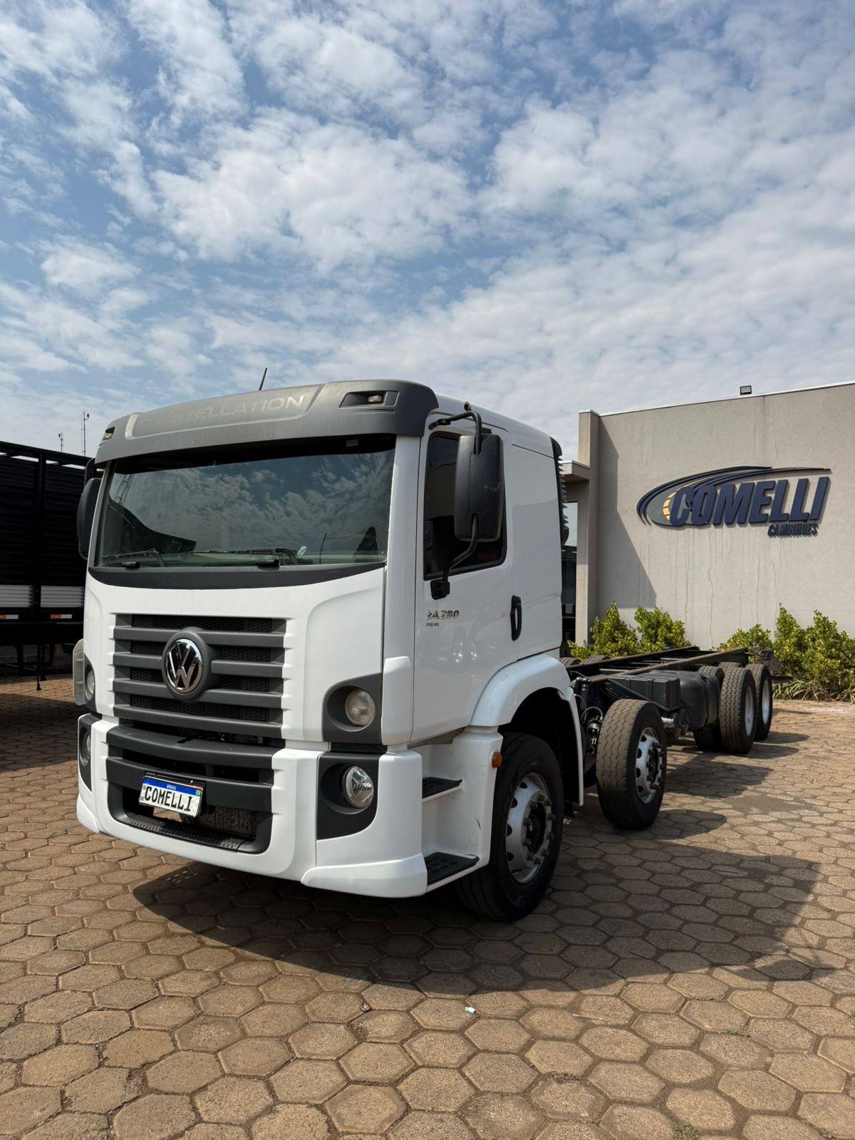 Marca/ Modelo: VW/Constellation 24.280 Ano/Modelo: 21/22 Quilometragem: 480K Tração: 8X2 Cor: Branco