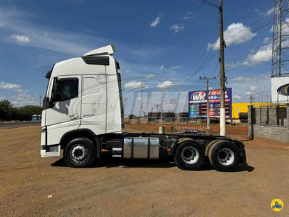 Marca/Modelo: Volvo/FH460 Ano/Modelo: 2020/2021  Tração: 6x2 molas  Cor: Branco  Quilometragem: 528k  Automático, Ar-con