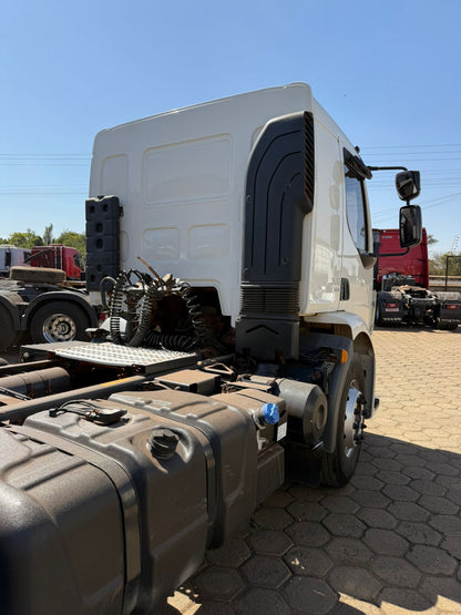 Marca/ Modelo: Volvo VM 330 Ano/Modelo: 17/18 Quilometragem: 469K Tração: 4X2 Cor: Branco