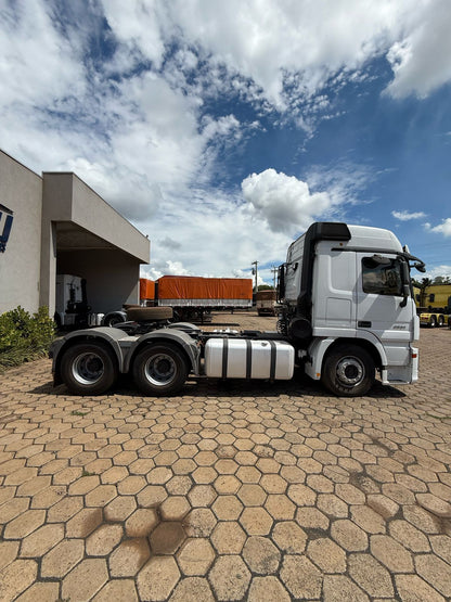 Marca/Modelo: Mercedes benz Actros 2651 Ano/Modelo: 16/16 Tração: 6x4 Quilometragem: 400k Cor: Branco