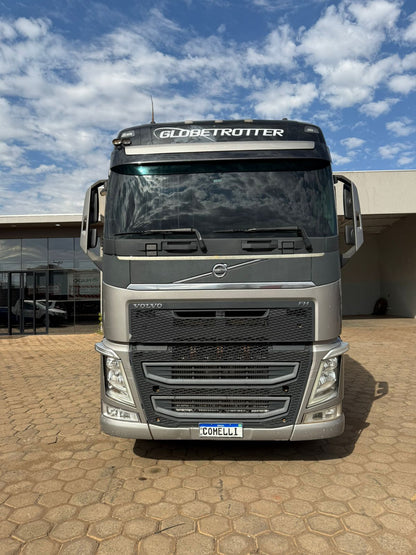 Marca/ Modelo: Volvo FH 540 Ano/Modelo: 15/16 Quilometragem:925Tração: 6x4 Cor: Cinza