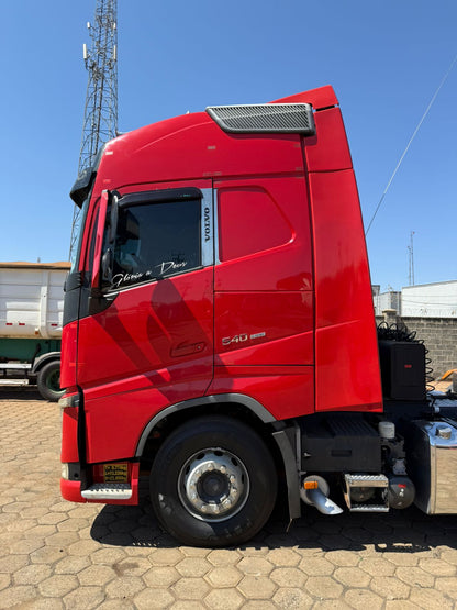 Marca/ Modelo: Volvo FH 540 Ano/Modelo: 17/18 Quilometragem: 781K Tração: 6X4 Cor: Vermelho