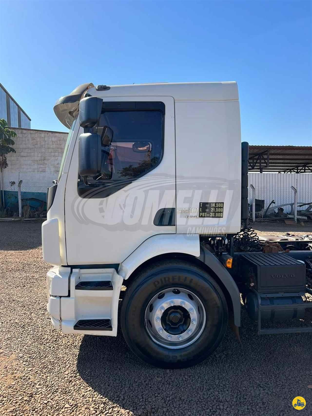 Marca/Modelo: Volvo VM 330 Ano/Modelo: 17/18 Tração: 4x2 molas Quilometragem: 437k Cor: Branco