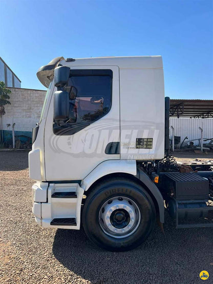 Marca/Modelo: Volvo VM 330 Ano/Modelo: 17/18 Tração: 4x2 molas Quilometragem: 437k Cor: Branco