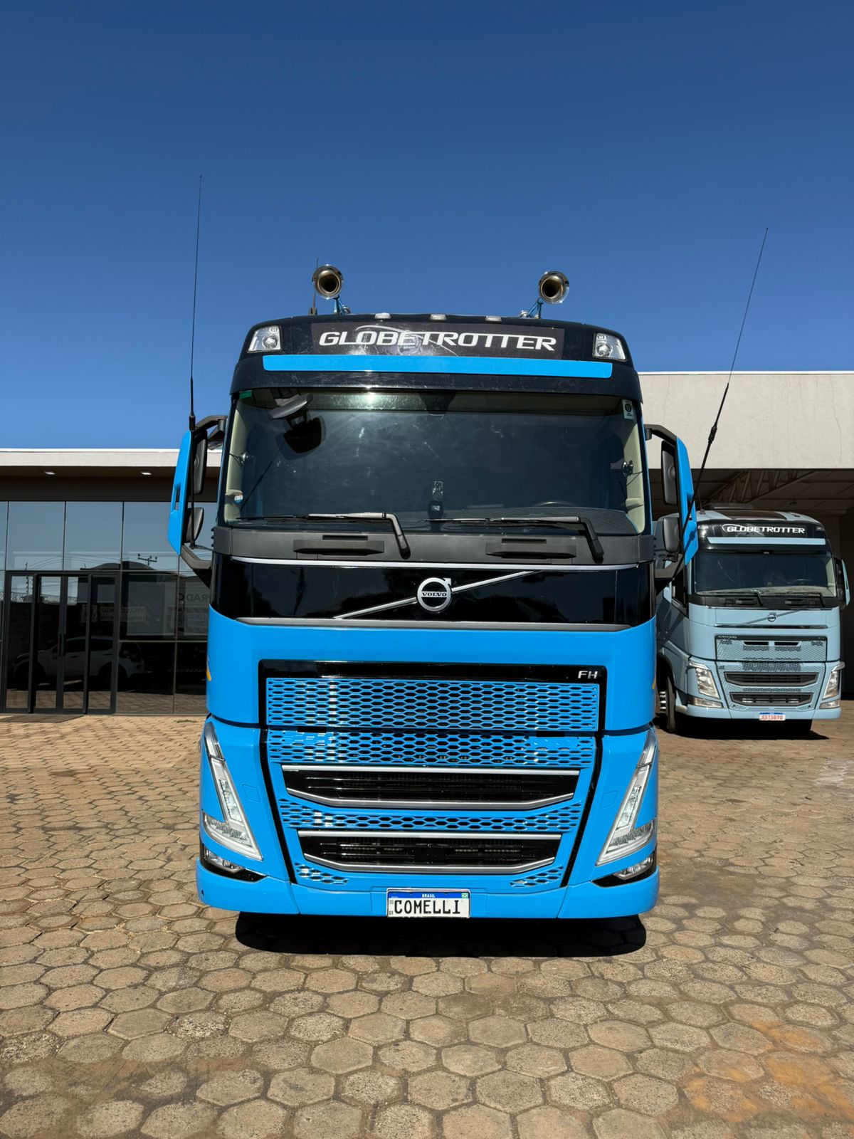 Marca/Modelo: Volvo FH 540 Ano/Modelo: 23/23 Tração: 6x4 molas Quilometragem:232k Cor: Azul