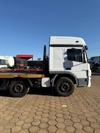 Marca/ Modelo: Mercedes-Benz/Atego 3039+Prancha Ano/Modelo: 18/19 Quilometragem: 208K Tração: 8X2 Cor: Branco